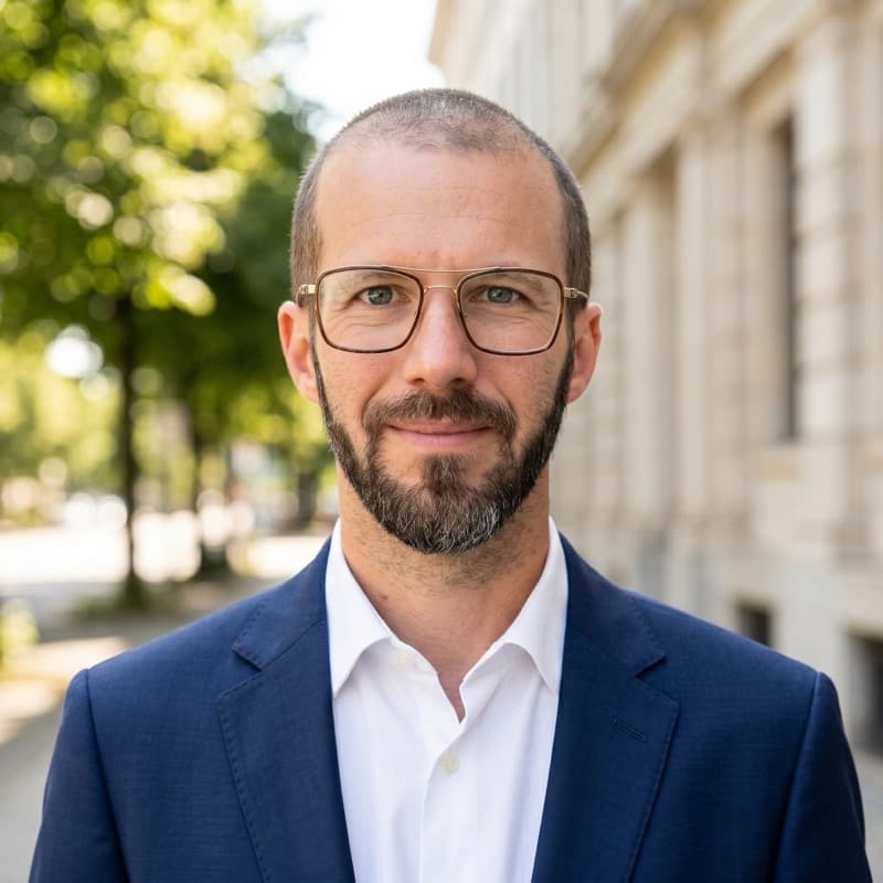 Headshot of Alex Schoknecht